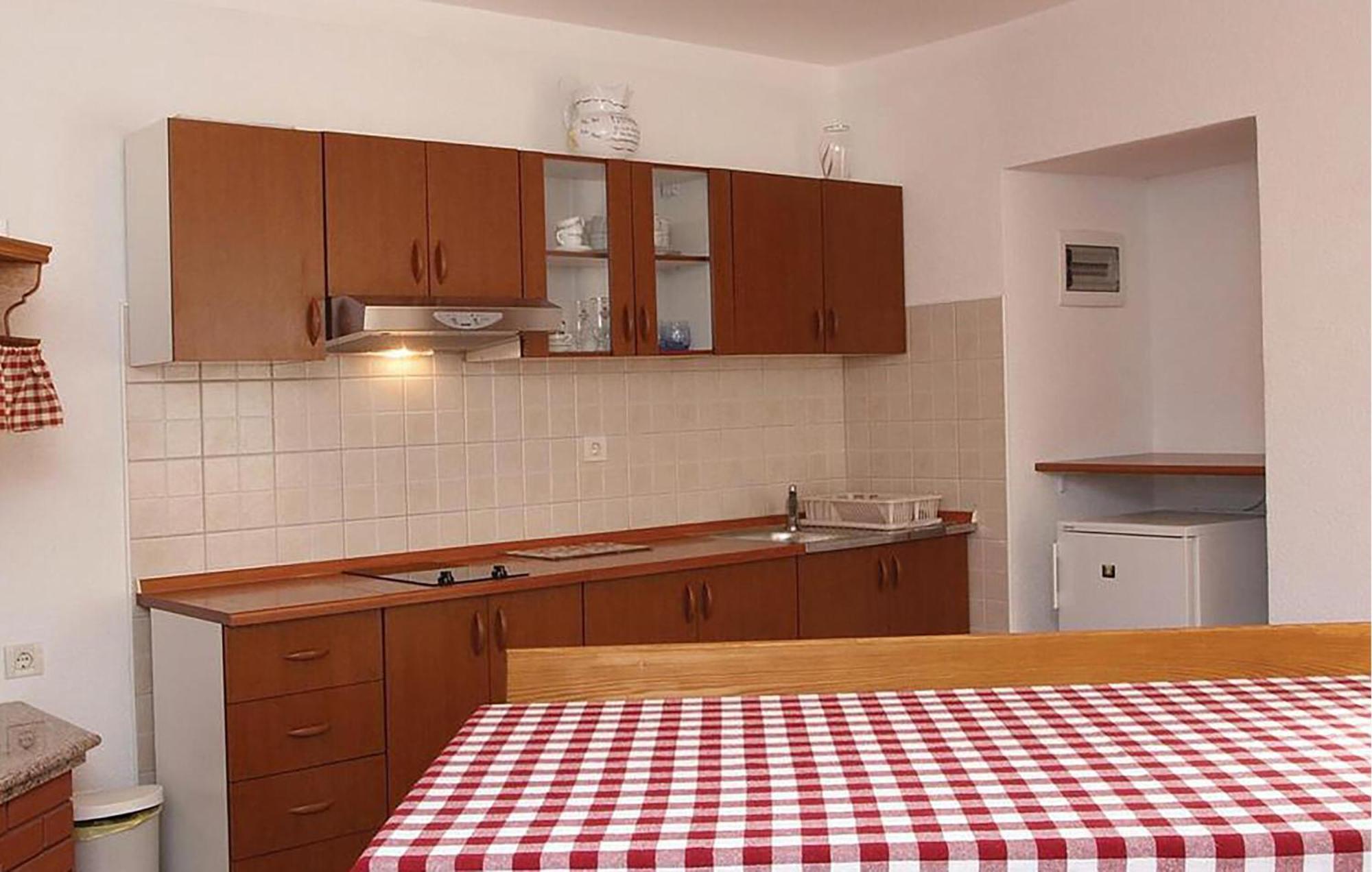 2 Bedroom Awesome Apartment In Plomin Ngoại thất bức ảnh