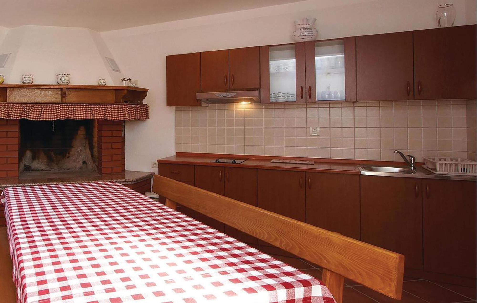 2 Bedroom Awesome Apartment In Plomin Ngoại thất bức ảnh