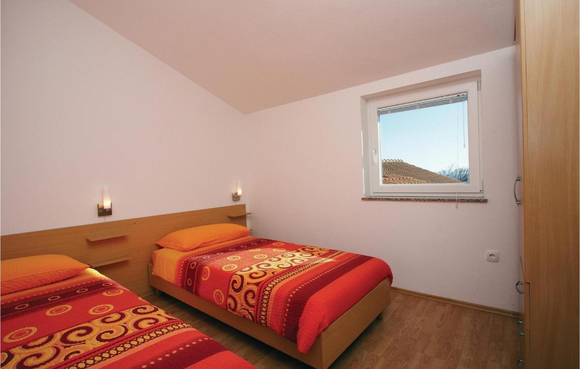 2 Bedroom Awesome Apartment In Plomin Ngoại thất bức ảnh