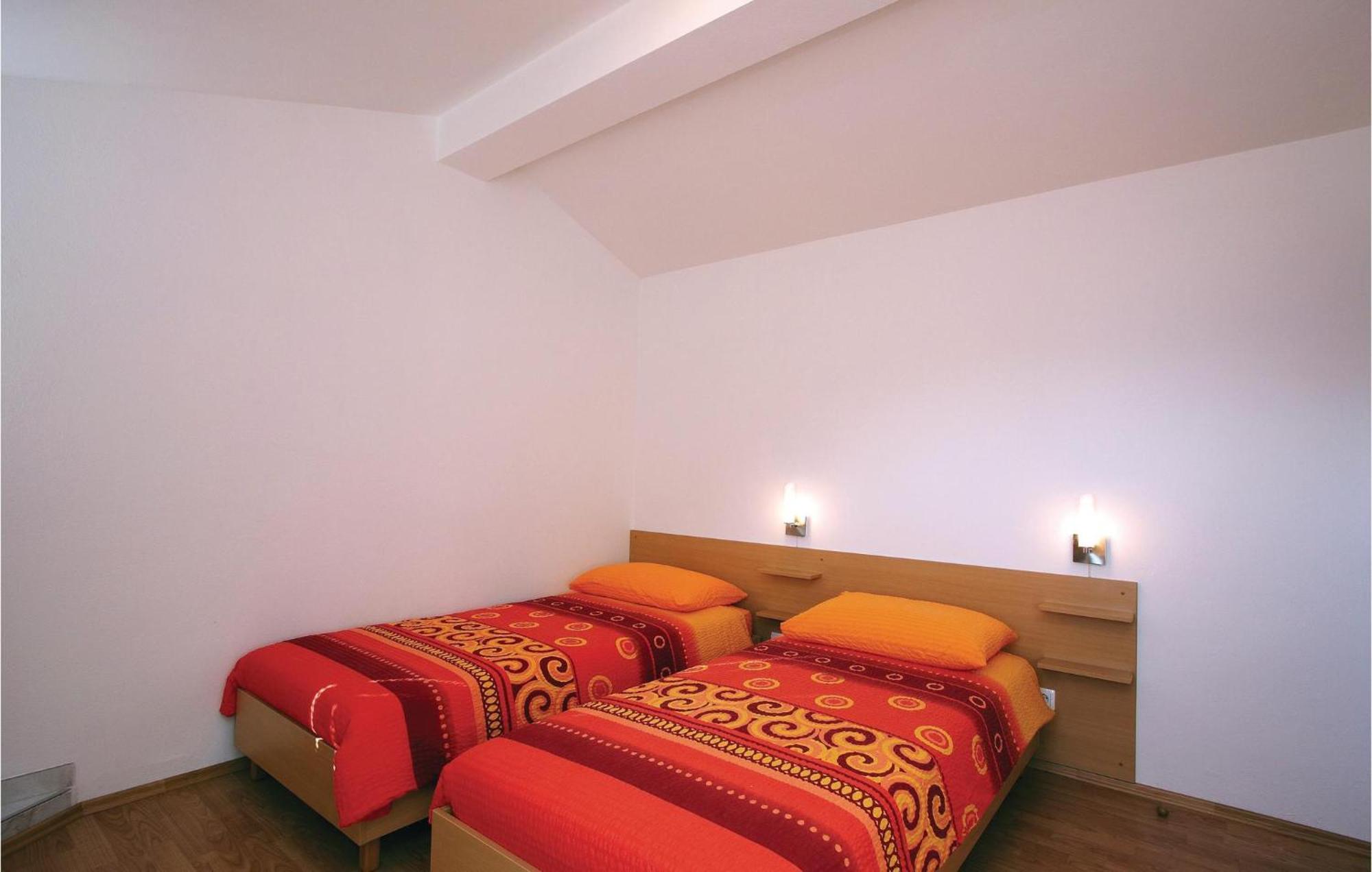 2 Bedroom Awesome Apartment In Plomin Ngoại thất bức ảnh